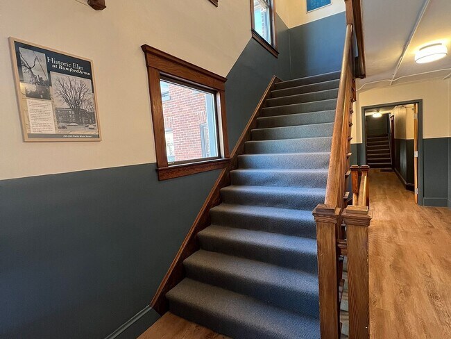 Building Photo - 248 N Main St