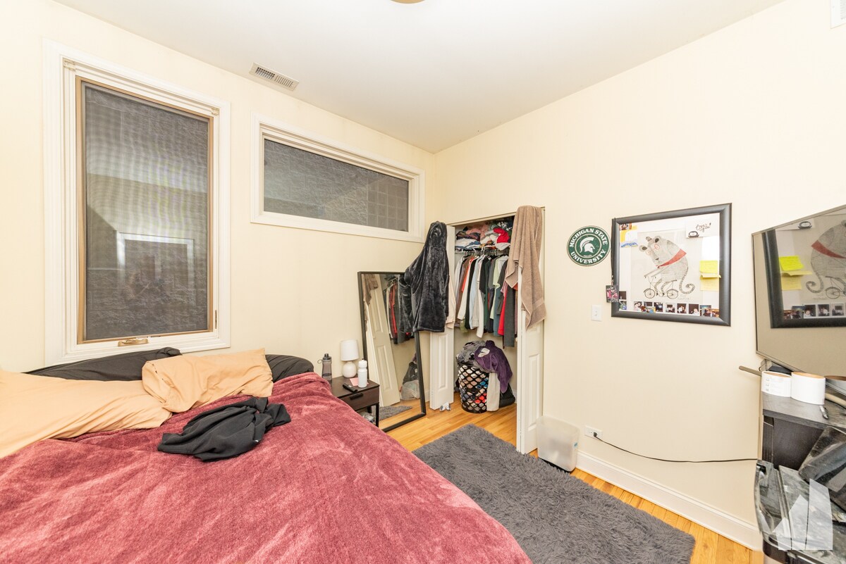 Building Photo - 1133 W Addison St