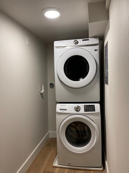 Building Photo - 1522 Taylor Ave N