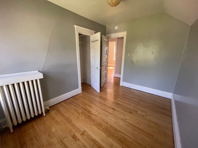 Building Photo - Three Bedroom East Hillside Home