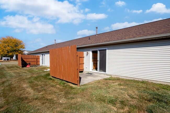 Building Photo - Two Bedroom Apartment