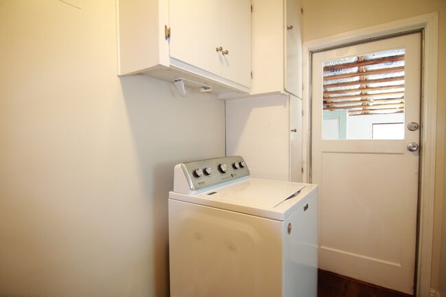 Building Photo - MOVE IN SPECIAL $500 OFF FIRST MONTHS RENT