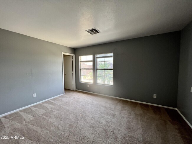 Building Photo - 46184 W Dutchman Dr