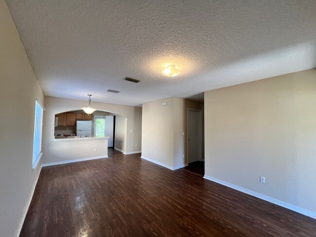Building Photo - **COMING SOON** - 3/2 Townhome in Riversid...