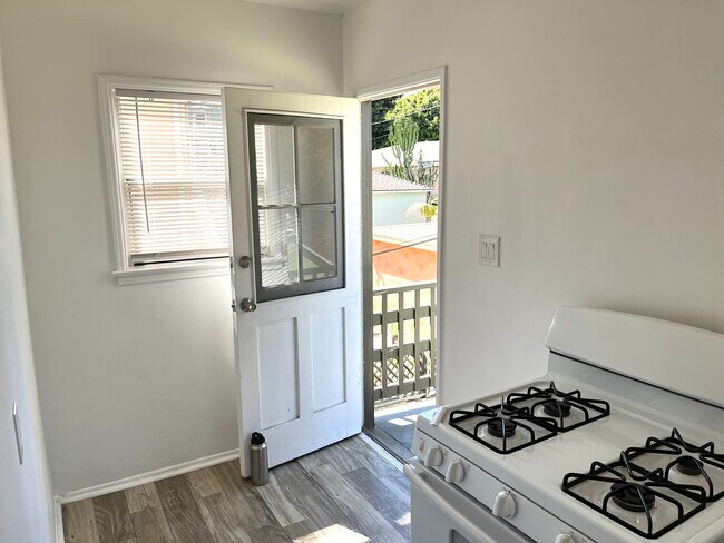 Building Photo - 618 W 26th St