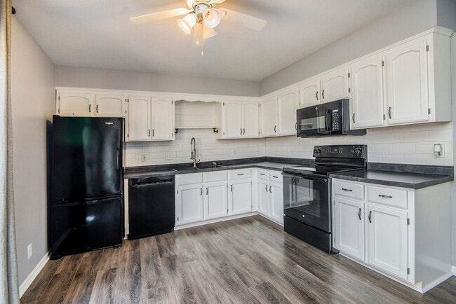 Building Photo - 2BR/1.5BA Townhouse in Smithville: GREAT L...