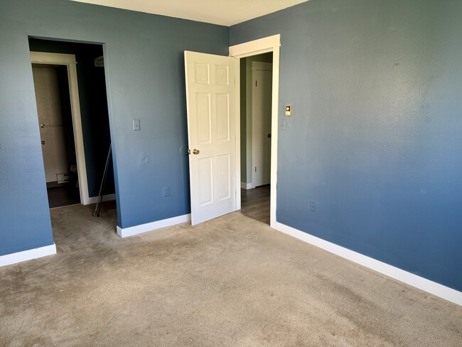 Building Photo - 998 W Beaver Creek Blvd