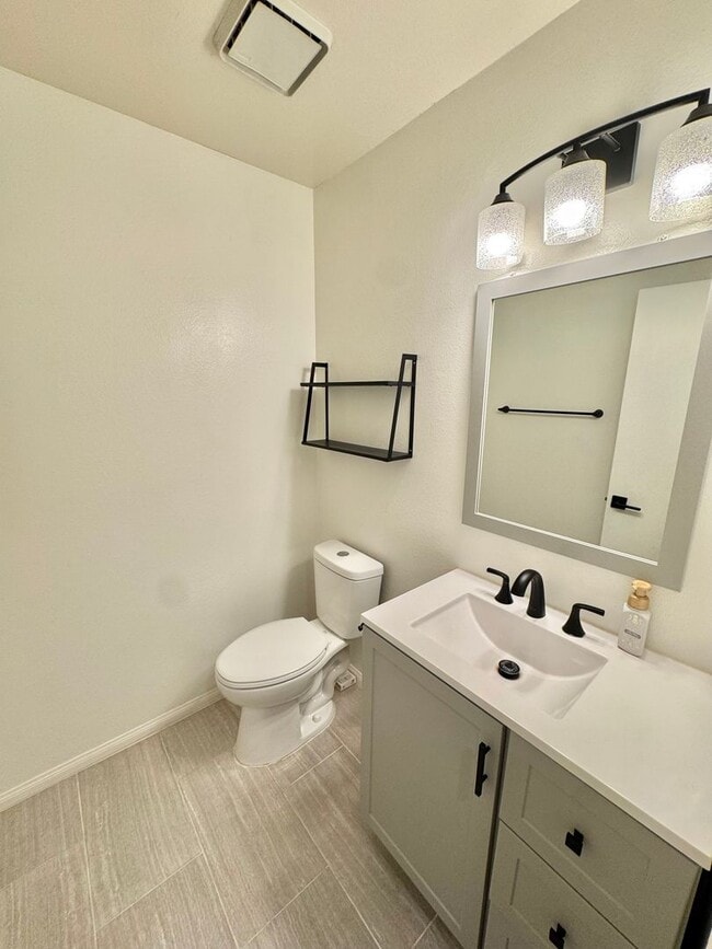Building Photo - 8419 Cedarwood Ln