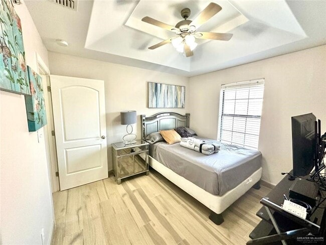 Building Photo - 21 49th St