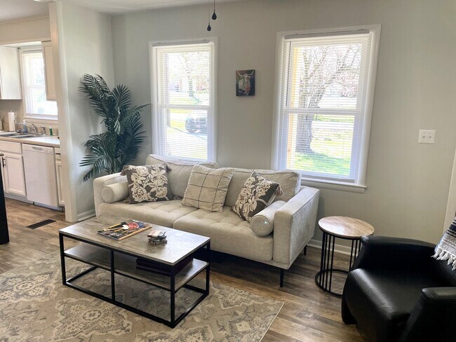 Building Photo - 214 Chapman Ln