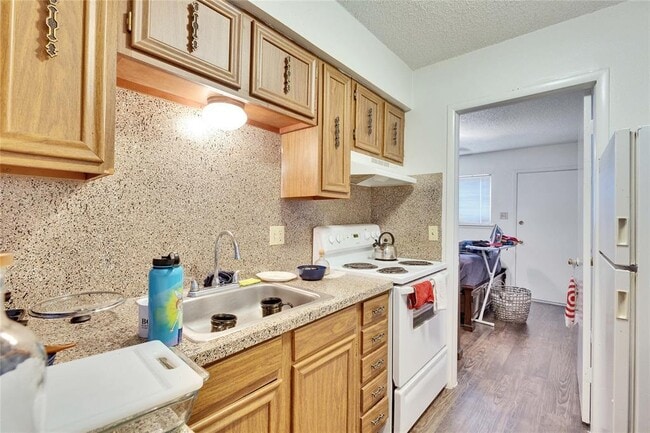 Building Photo - 2801 Hemphill Park