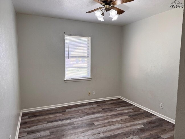Building Photo - 1401 E Cortez Dr