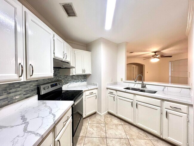 Building Photo - 601 St James Dr