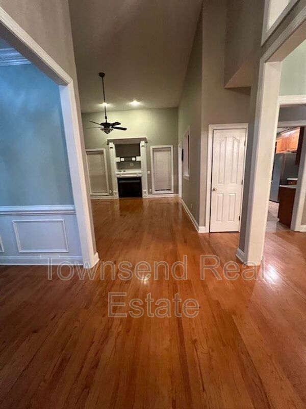 Building Photo - 305 W Summerchase Dr