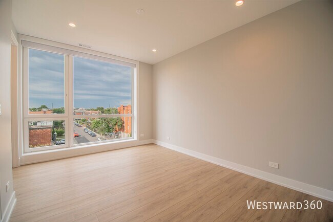 Building Photo - 2355 W Flournoy St