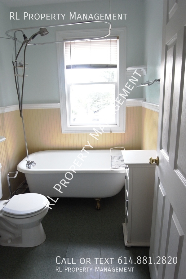 Building Photo - Renting for the 25-26 school year-Spacious...