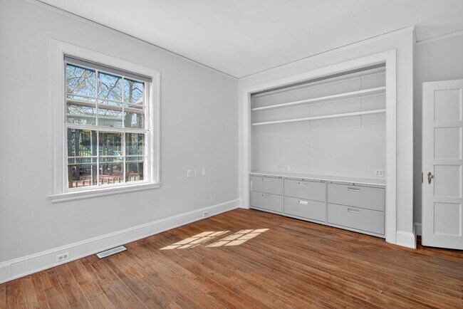Building Photo - 1436 Acadia St