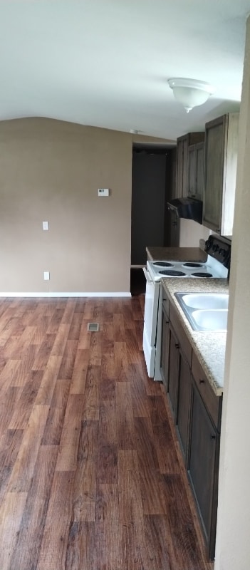 Building Photo - 135 SE Guinevere Ct