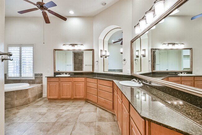 Building Photo - 2 Sagestone