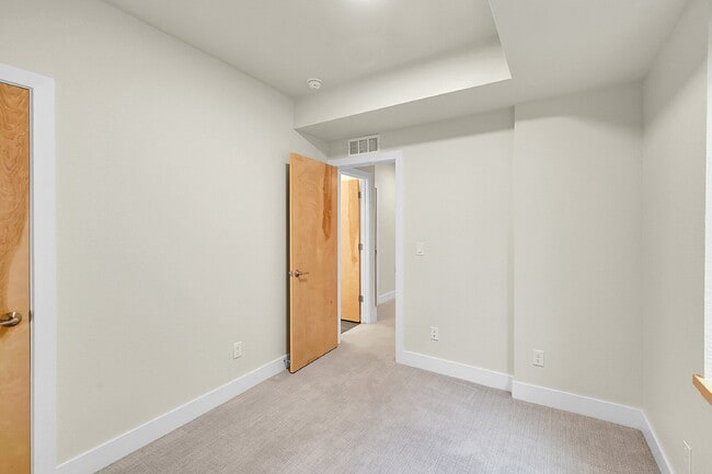 Building Photo - $2,895.00, 3 bedrooms, 3.5 baths, located ...