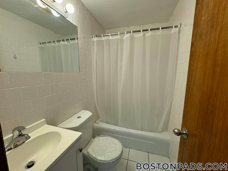 Building Photo - 1223 Beacon St