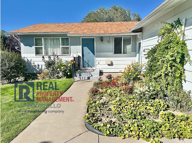 Building Photo - 4 Bedroom 2 Bath - 2 Car Garage House - Do...