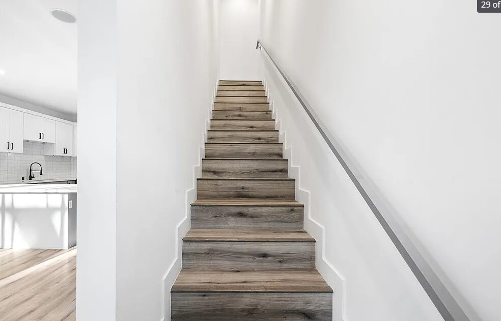 Building Photo - 10857 Morrison St