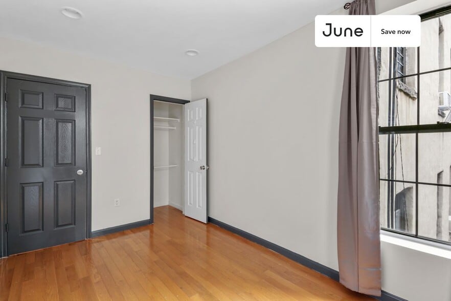 Building Photo - 226 E 7th St