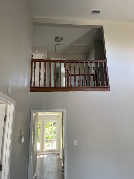 Building Photo - 2131 Hamstead Ct