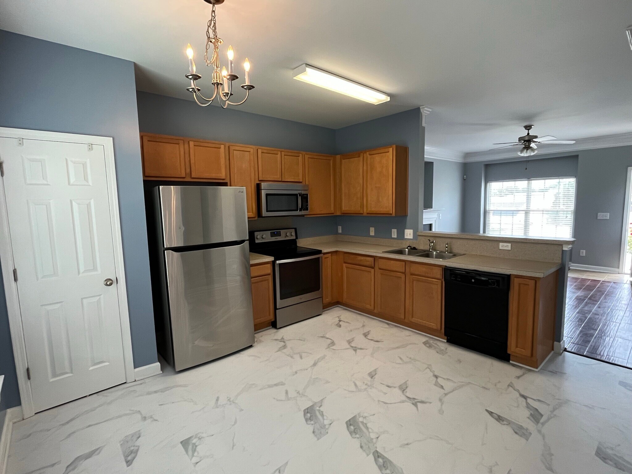 Building Photo - 913 Redford Ln