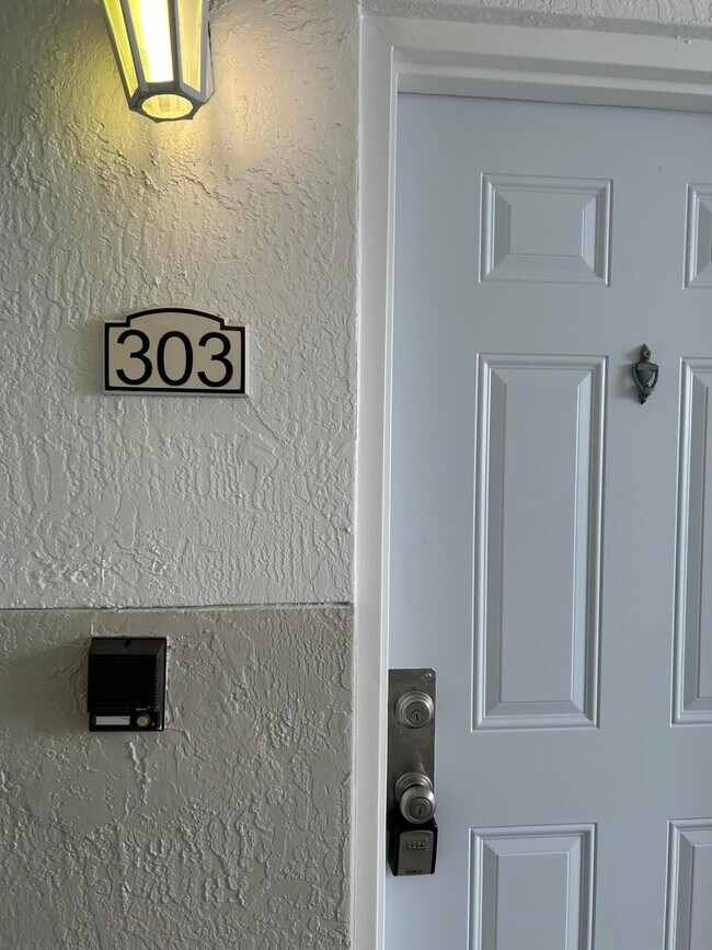 Building Photo - 11014 Legacy Dr