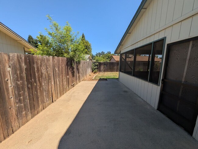 Building Photo - 3 Bedroom House in the Pernie Trail Park N...
