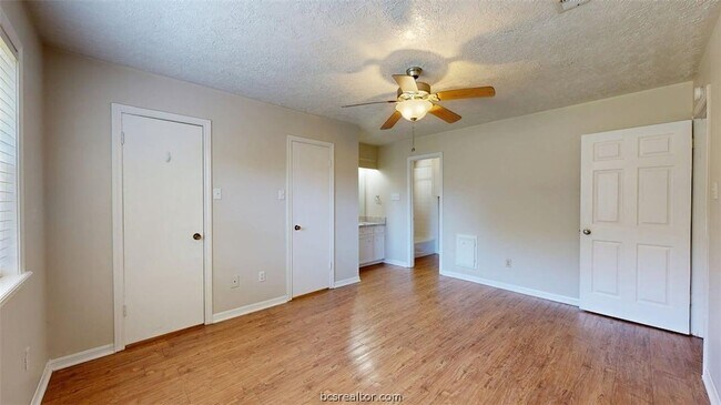 Building Photo - 2812 Adrienne Dr