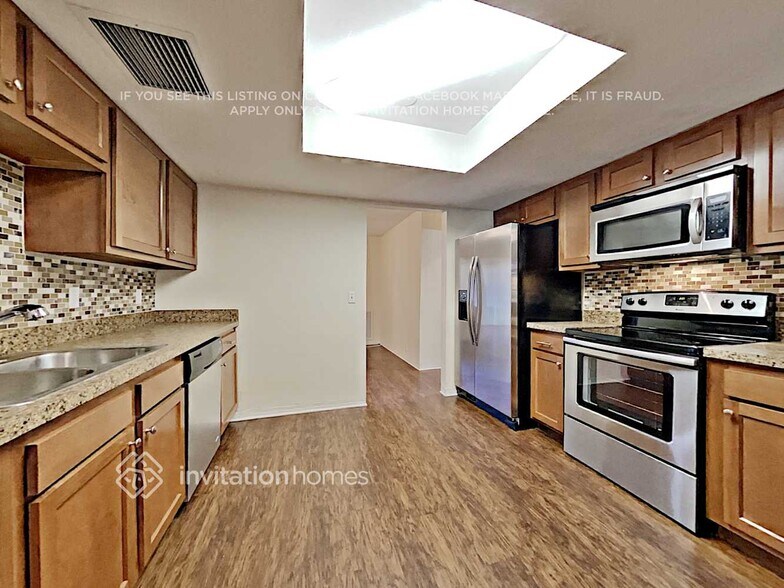 Building Photo - 1660 67th Ave S