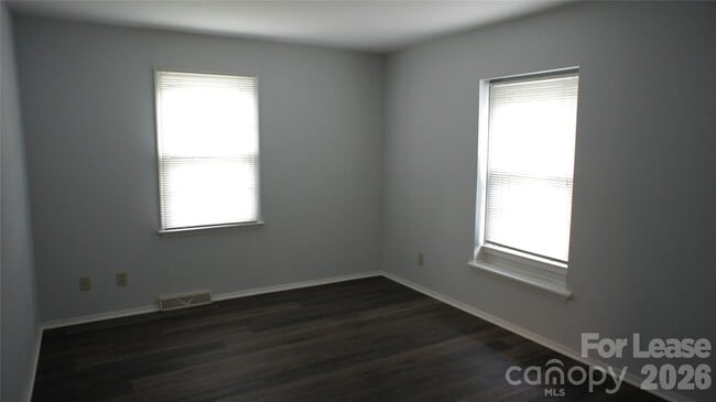 Building Photo - 10000 Ridgemore Dr