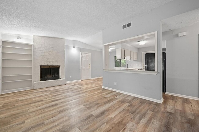 Building Photo - 8910 Little Walnut Pkwy