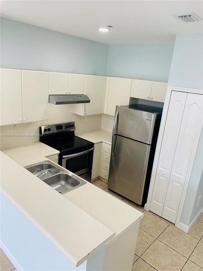 Building Photo - 17800 NW 73rd Ave