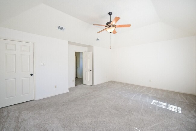 Building Photo - 2914 Silent Dr