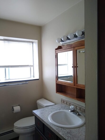 Building Photo - 1123 Cedar Ln