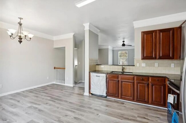 Building Photo - 2200 Landing Walk Dr