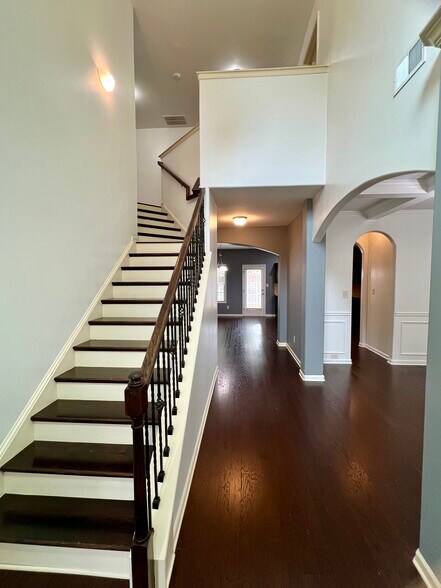 Building Photo - 7 Worchester Dr