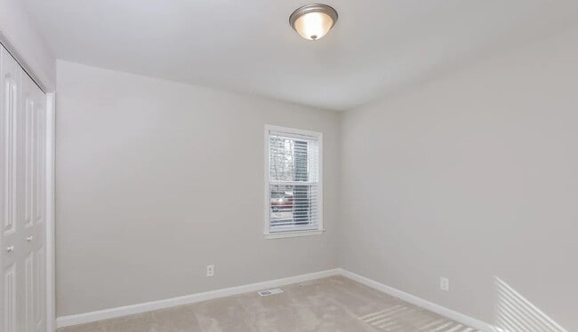 Building Photo - 631 Hurley Rd