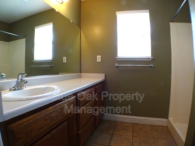 Building Photo - 1011 Lupin Ave