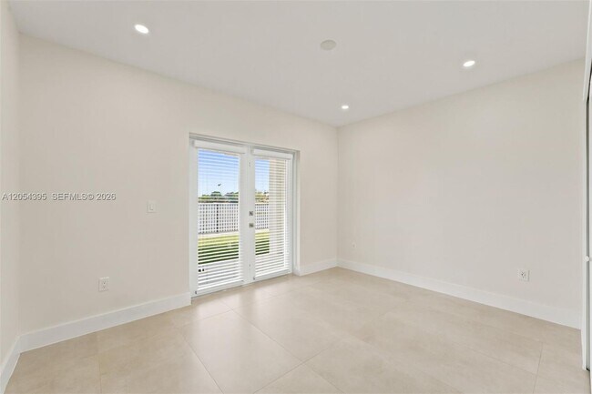 Building Photo - 4732 SW 87th Ct