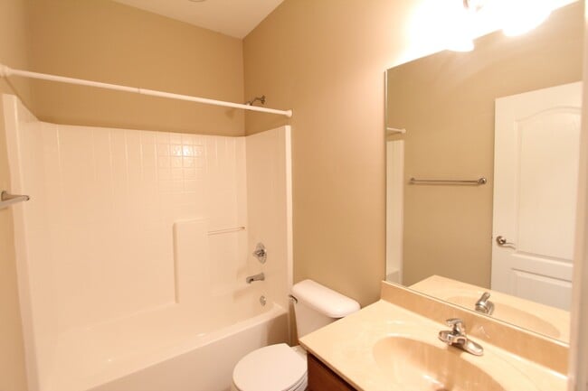 Building Photo - Homewood Area - Oxmoor Glen - Minutes to D...