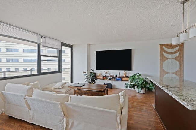Building Photo - 280 Marin Blvd