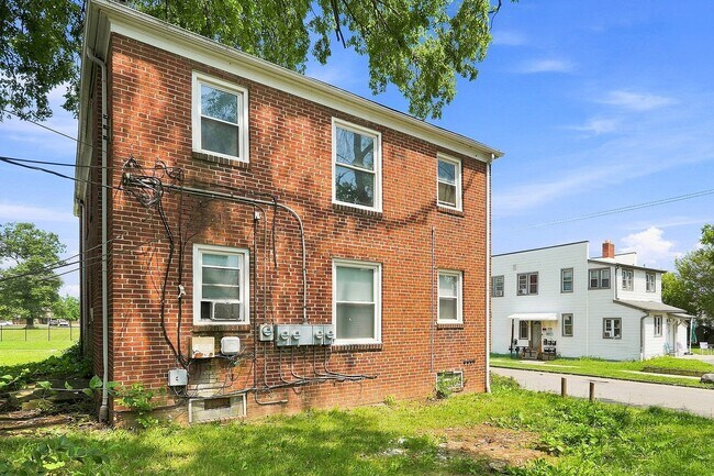 Building Photo - 397 Catherine St