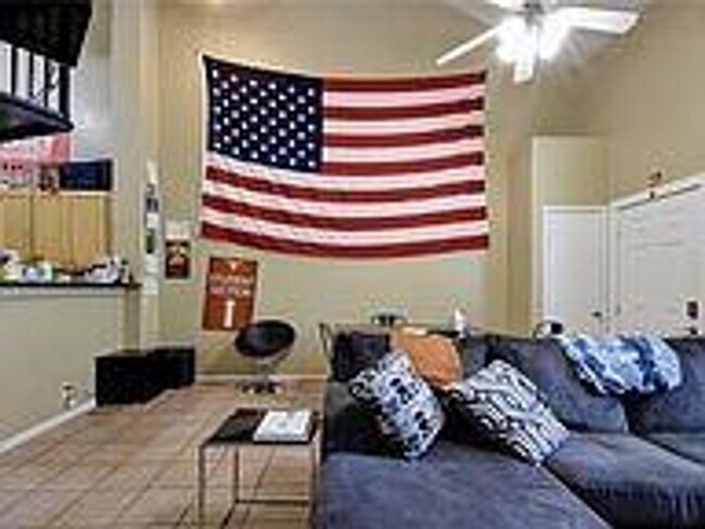 Building Photo - West Campus Condo Under $1000/Bedroom Walking To Campus