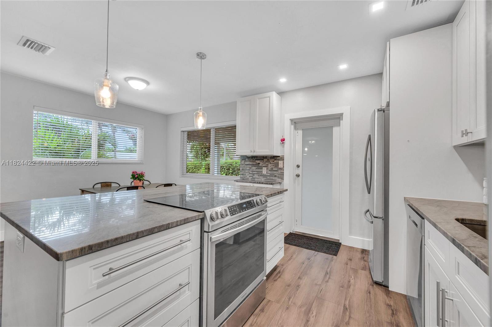 Building Photo - 4764 NE 15th Way