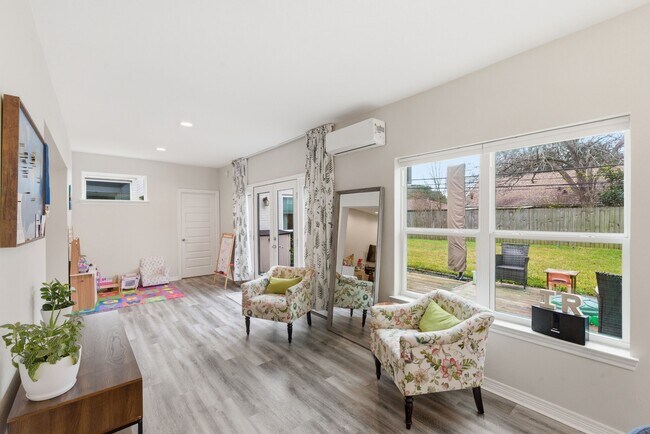 Building Photo - 5807 Ettrick Dr